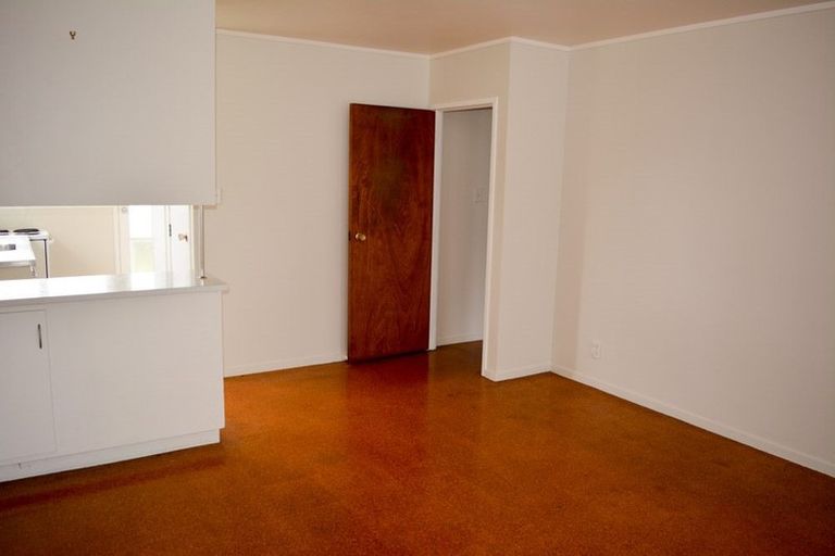 Photo of property in 4/318 Te Atatu Road, Te Atatu South, Auckland, 0610