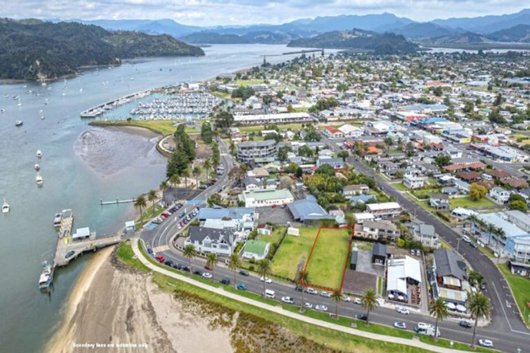 Photo of property in 17 The Esplanade, Whitianga, 3510