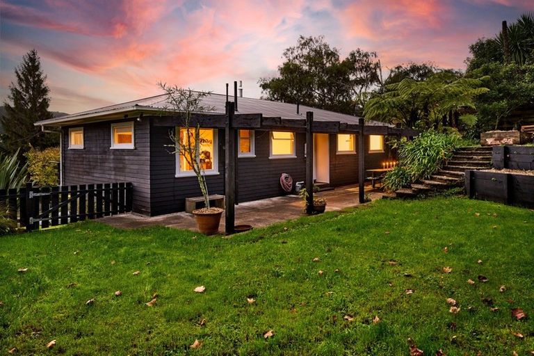 Photo of property in 33 Kairimu Street, Stokes Valley, Lower Hutt, 5019