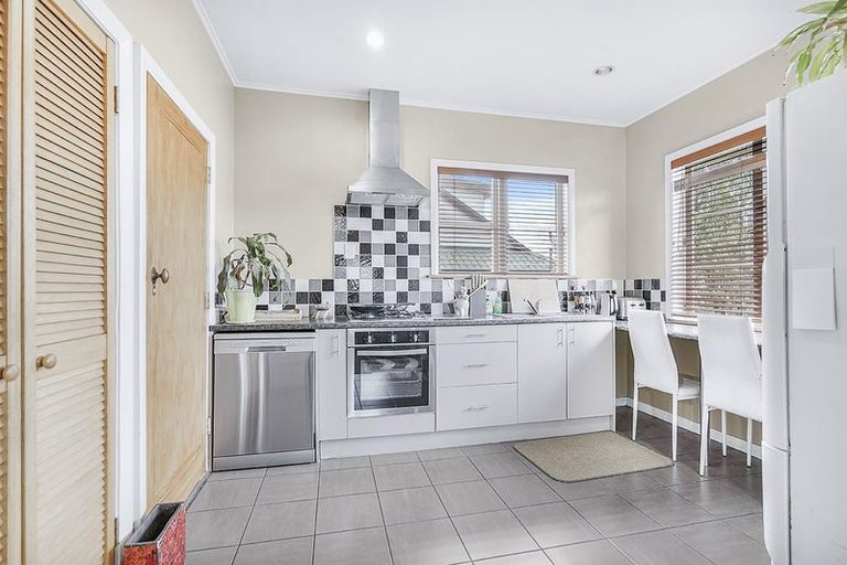 Photo of property in 116 Forest Lake Road, Forest Lake, Hamilton, 3200