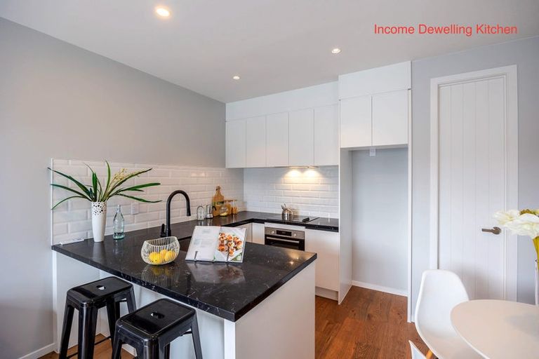 Photo of property in 14 Madden Avenue, Kumeu, 0810