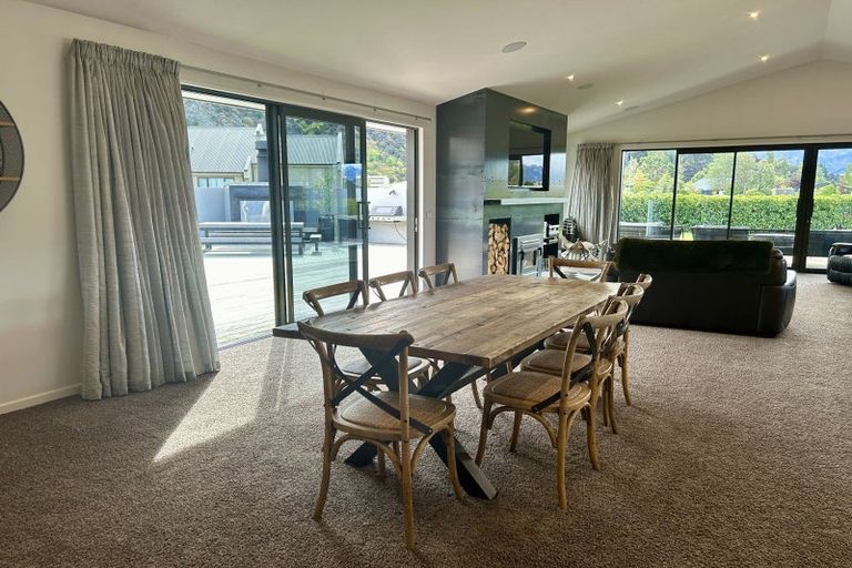 Photo of property in 5 Old Racecourse Road, Albert Town, Wanaka, 9305