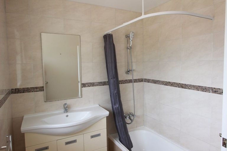 Photo of property in 17 Cunliffe Place, Glenfield, Auckland, 0629