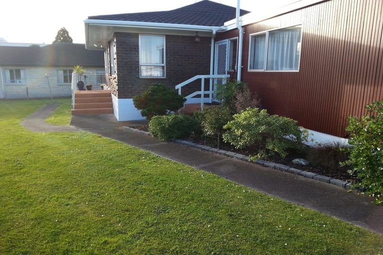 Photo of property in 17 Faith Bullock Place, New Lynn, Auckland, 0600