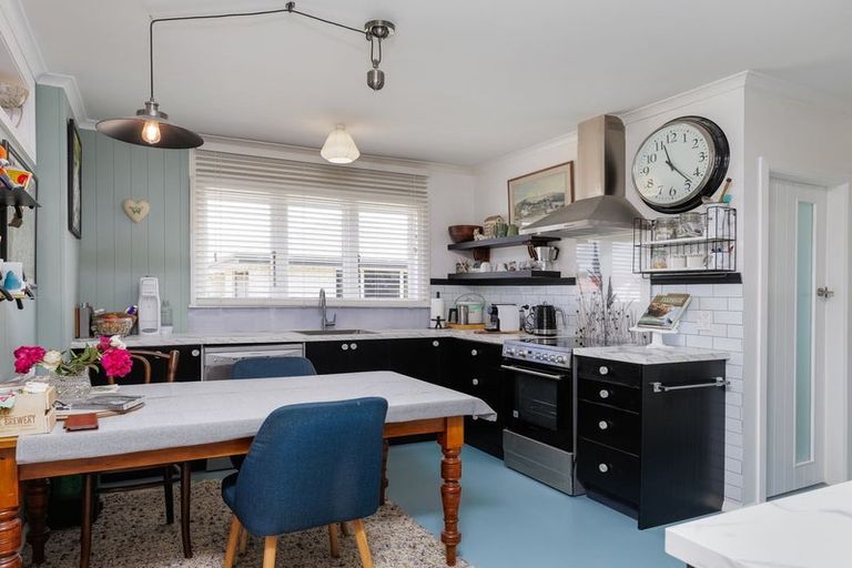 Photo of property in 6 Studholme Street, Waimate, 7924