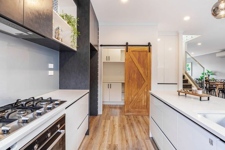 Photo of property in 6 Barrique Road, Kumeu, 0810