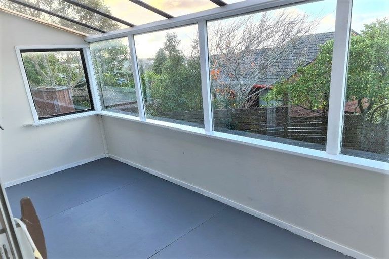 Photo of property in 1 Malters Place, Browns Bay, Auckland, 0630