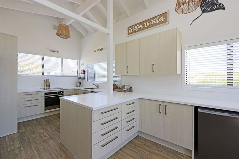 Photo of property in 66 Gillies Crescent, Waimarama, Havelock North, 4294