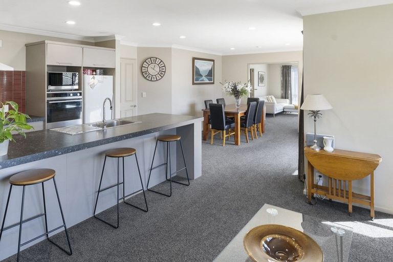 Photo of property in 17 Weka Place, Picton, 7220