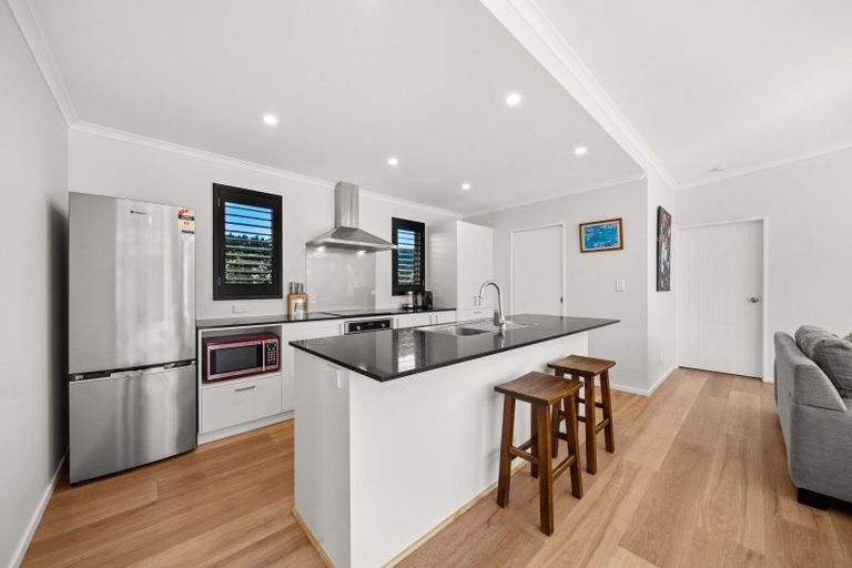 Photo of property in 32 Burgundy Drive, Martinborough, 5711