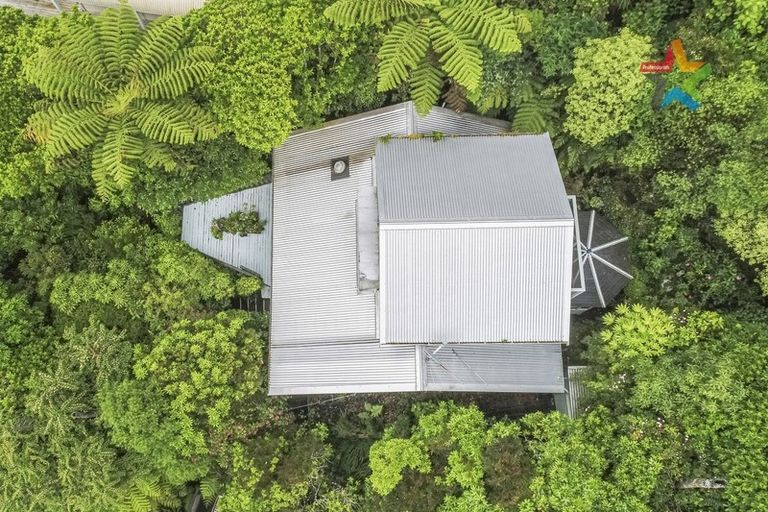 Photo of property in 32 Ferry Road, Days Bay, Lower Hutt, 5013