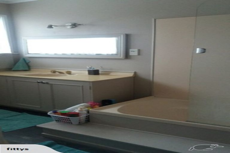 Photo of property in 11 Kensington Place, Fairfield, Hamilton, 3214