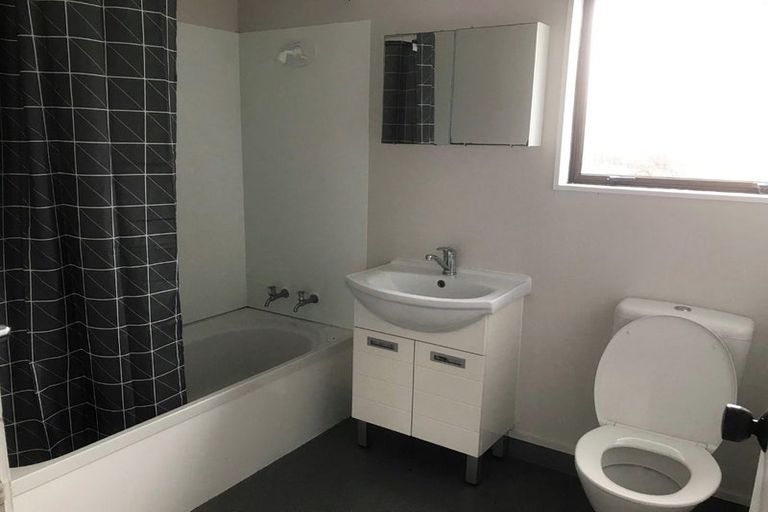 Photo of property in 2/27 Templeton Place, Clendon Park, Auckland, 2103