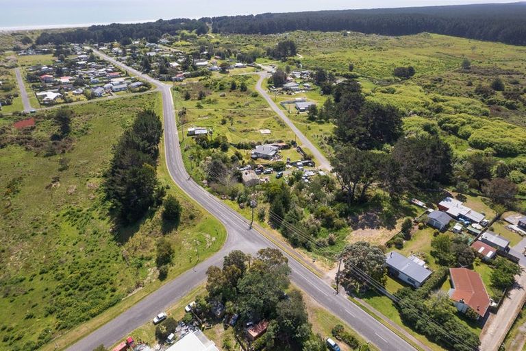 Photo of property in 870 Hokio Beach Road, Hokio Beach, Levin, 5571