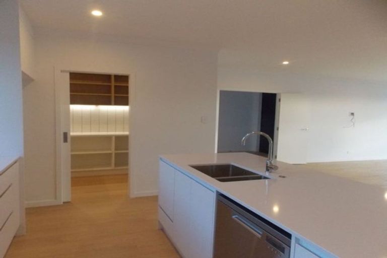 Photo of property in 18 Sardinia Grove, Fitzherbert, Palmerston North, 4410