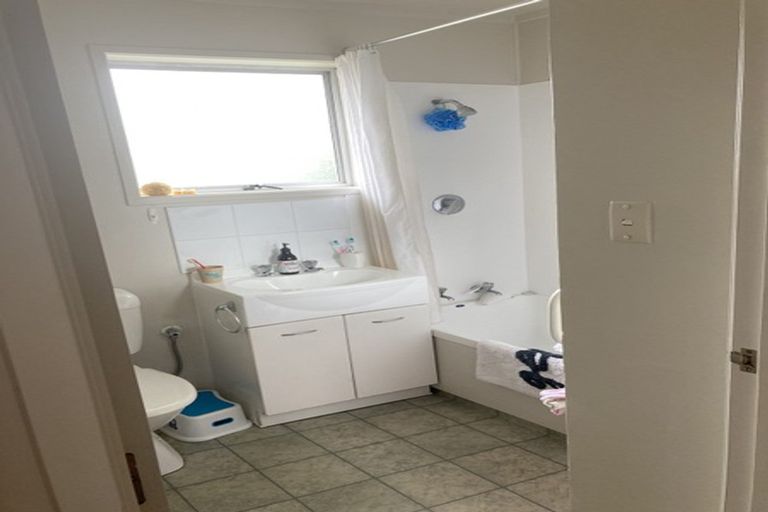 Photo of property in 5/28 Uxbridge Road, Mellons Bay, Auckland, 2014