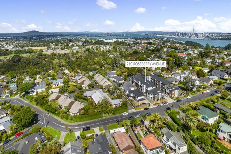 Photo of property in 21c Roseberry Avenue, Birkenhead, Auckland, 0626