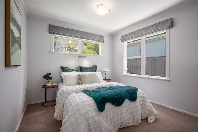 Photo of property in 17 Southern Cross Crescent, Island Bay, Wellington, 6023