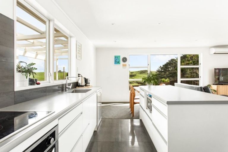 Photo of property in 179 Taiapa Road, Muriwai, Waimauku, 0881