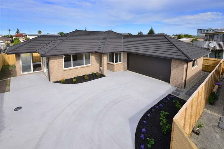 Photo of property in 19a Edward Avenue, Orewa, 0931