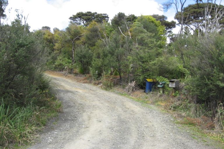 Photo of property in 4 Steam Hauler Track, Waitakere, Henderson, 0782