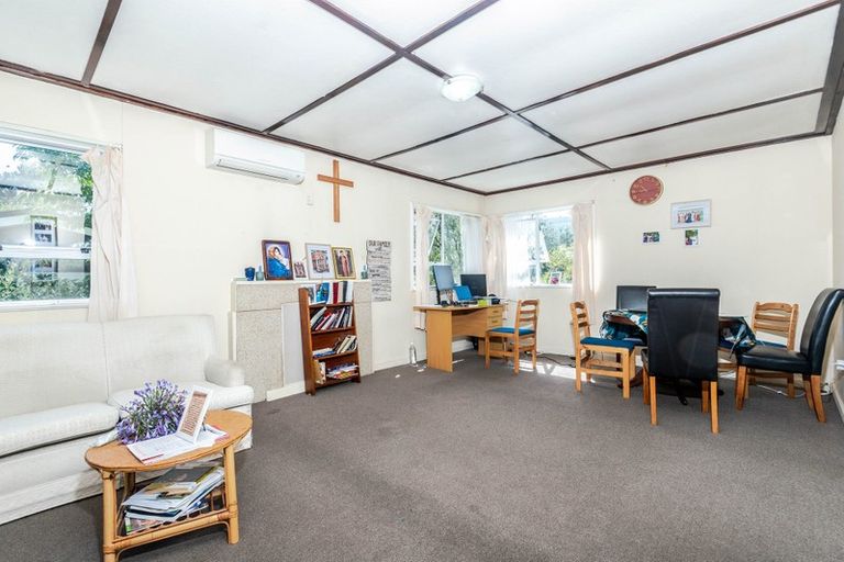 Photo of property in 292 Main Road, Tawa, Wellington, 5028