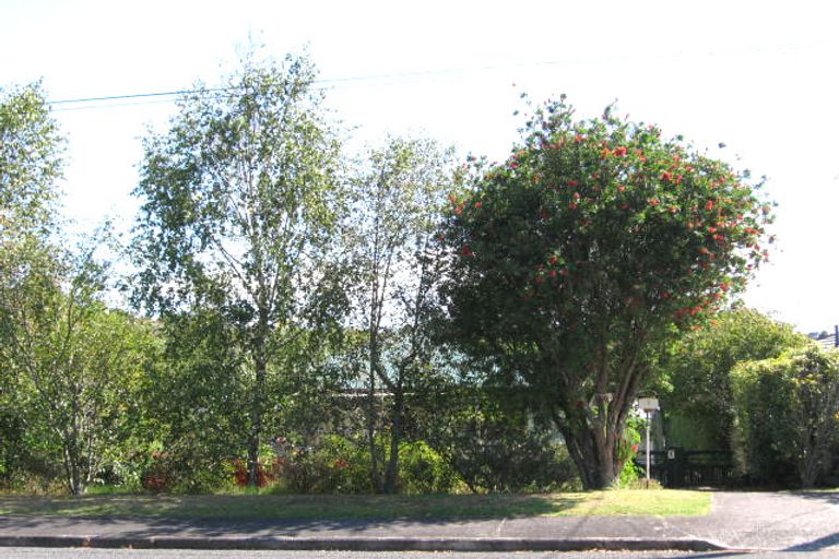 Photo of property in 3 Springside Place, New Lynn, Auckland, 0600