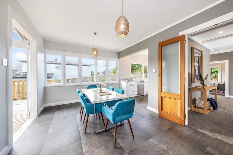 Photo of property in 21 Cambridge Road, Riverhead, 0820