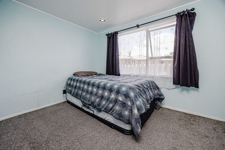 Photo of property in 2/2 Resolute Way, Papakura, 2110