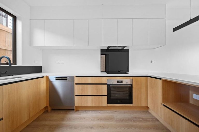 Photo of property in 3/17 Sunnyfield Crescent, Glenfield, Auckland, 0629