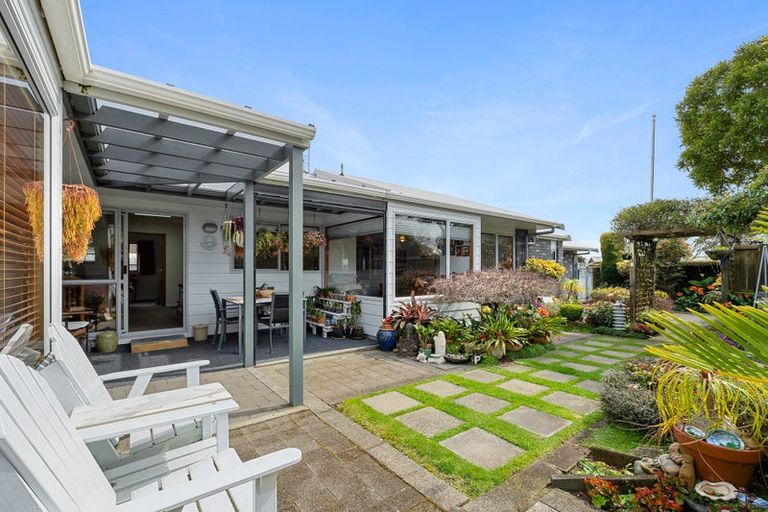 Photo of property in 6 Argyle Place, Highlands Park, New Plymouth, 4312
