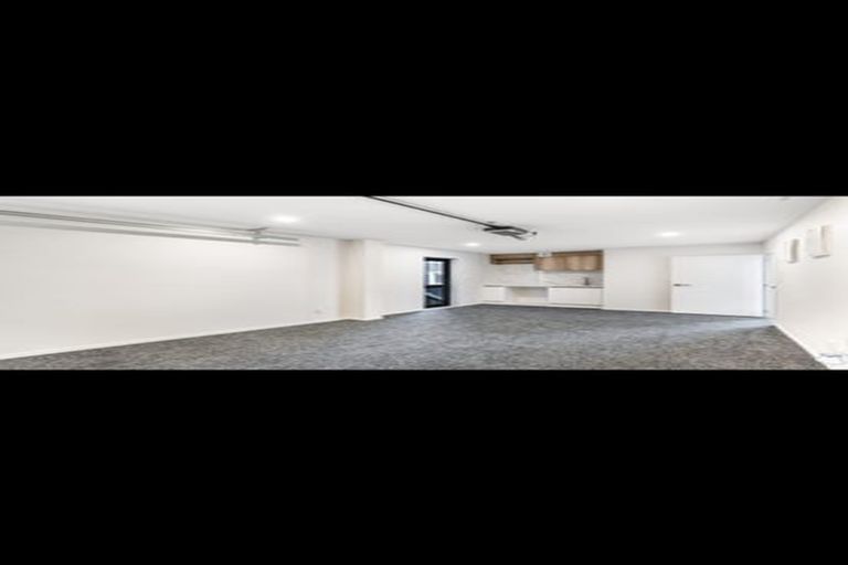 Photo of property in 2/6 Woodhouse Place, West Harbour, Auckland, 0618