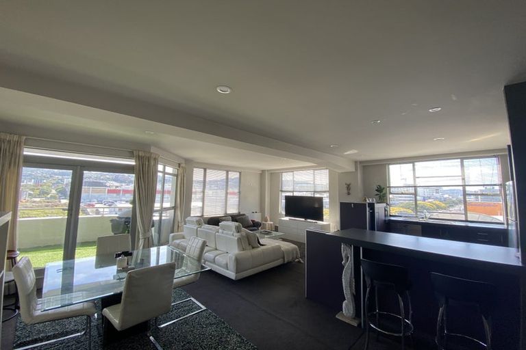 Photo of property in Grandstand Apartments, 8/80 Kent Terrace, Mount Victoria, Wellington, 6011