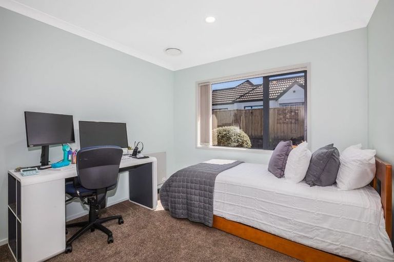 Photo of property in 5 Colin Guppy Crescent, Riverstone Terraces, Upper Hutt, 5018