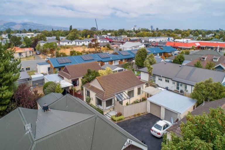 Photo of property in 2/92 North Avon Road, Richmond, Christchurch, 8013