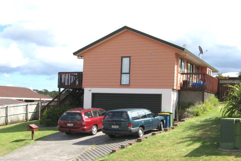 Photo of property in 6 Garcia Place, West Harbour, Auckland, 0618