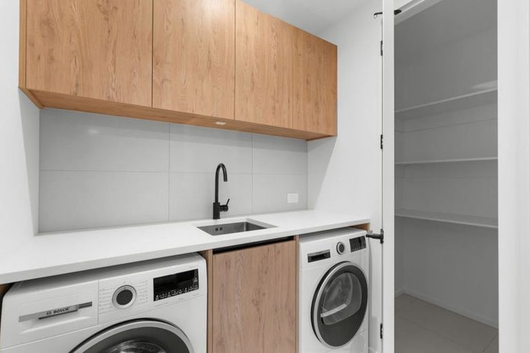 Photo of property in 2 Ferbane Way, Halswell, Christchurch, 8025