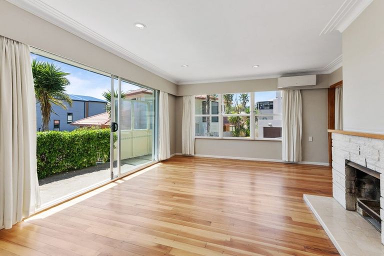 Photo of property in 11 Luke Place, Eastern Beach, Auckland, 2012