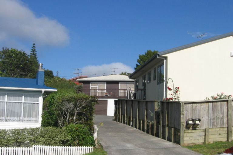 Photo of property in 1/33 Weldene Avenue, Glenfield, Auckland, 0629
