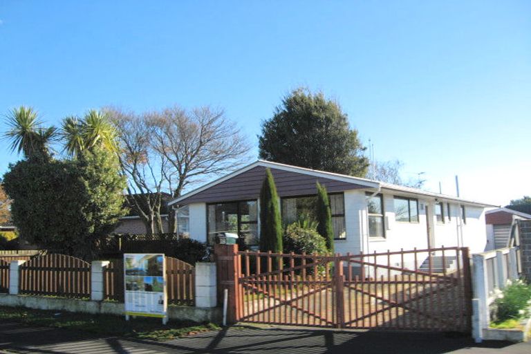 Photo of property in 18 Camelia Place, Islington, Christchurch, 8042