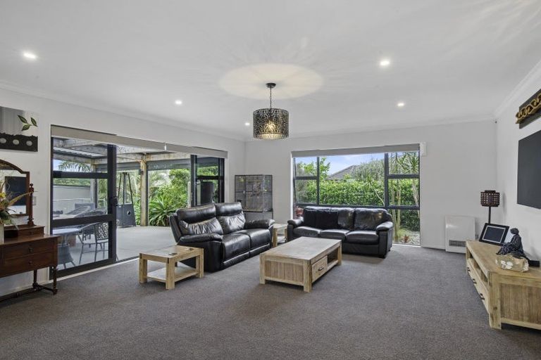Photo of property in 32 Lough Bourne Drive, Pukekohe, 2120
