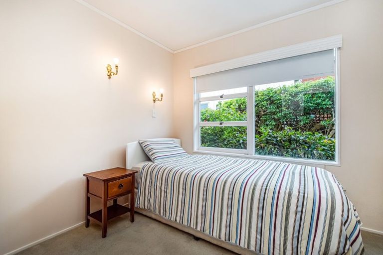 Photo of property in 9 Catalina Crescent, Forrest Hill, Auckland, 0620