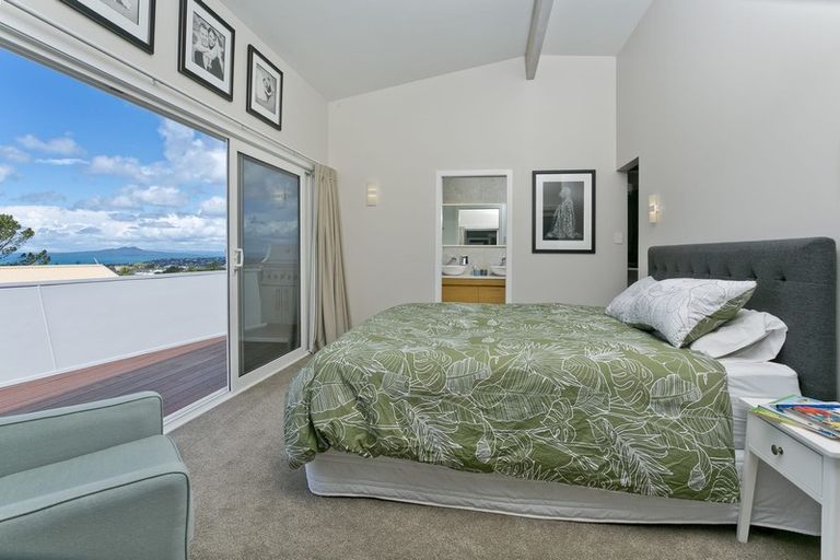 Photo of property in 927 East Coast Road, Northcross, Auckland, 0632