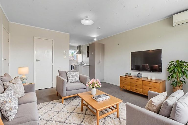 Photo of property in 2/77a Wellington Street, Howick, Auckland, 2014