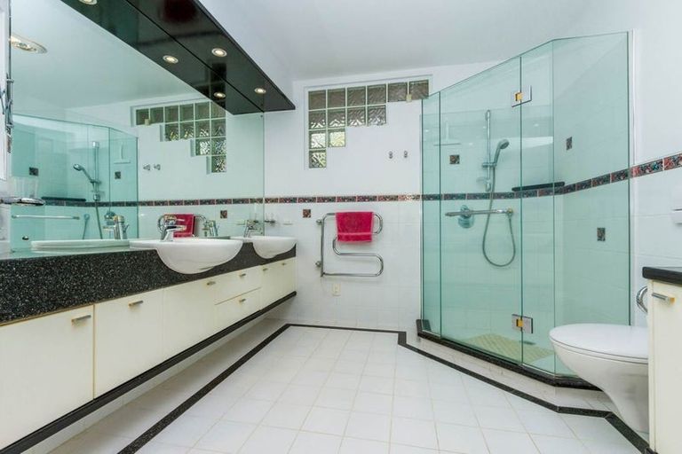 Photo of property in 4 Whitby Crescent, Mairangi Bay, Auckland, 0630