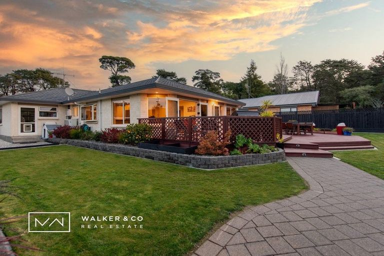 Photo of property in 28 Carlow Grove, Birchville, Upper Hutt, 5018