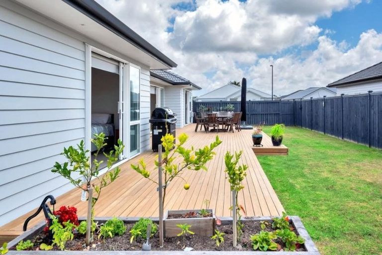 Photo of property in 3 Kuawa Drive, Kumeu, 0810