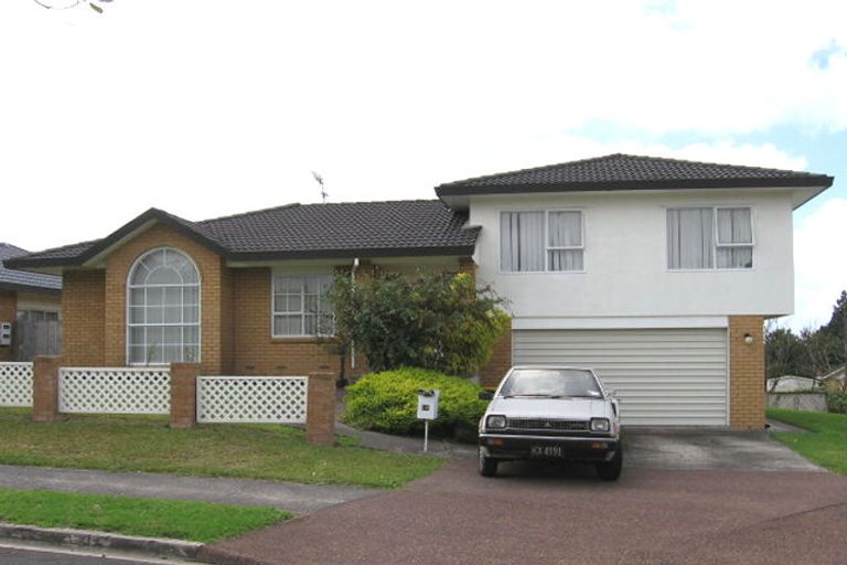 Photo of property in 18 Queen Natalie Place, Massey, Auckland, 0614