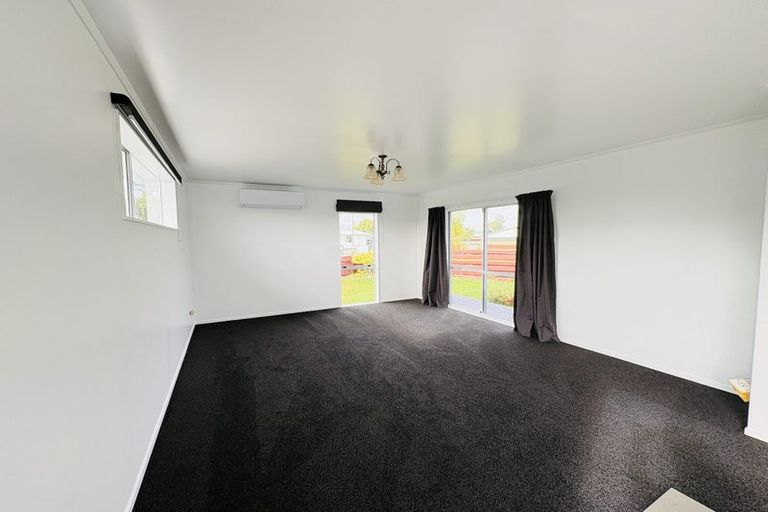 Photo of property in 43 Acacia Street, Kelvin Grove, Palmerston North, 4414