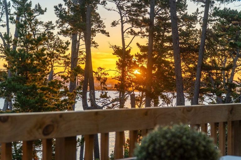 Photo of property in 32 Rosecamp Road, Beach Haven, Auckland, 0626